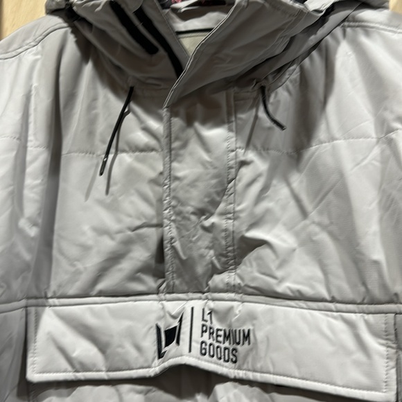 L1 Outerwear- Snowboard Jacket “Snowblind” in Ghost color - Picture 9 of 10